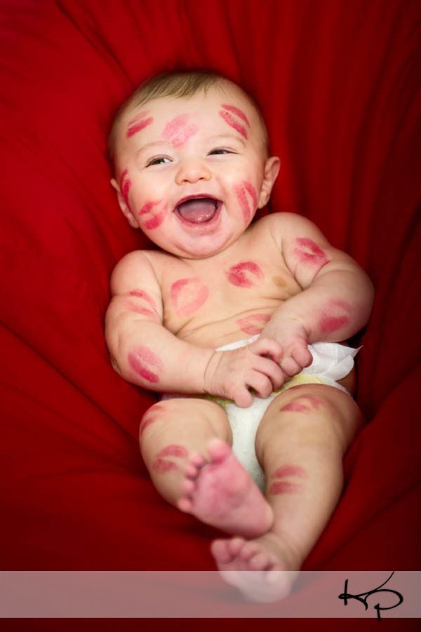 Awww… every baby should be photographed like this! :")
