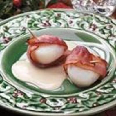Bacon-Wrapped Scallops with Cream Sauce
