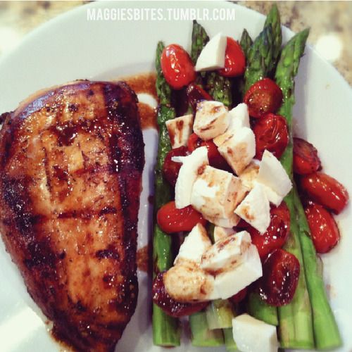 Balsamic Chicken, Asparagus and Roasted tomatoes with Mozzarella … only 335 ca