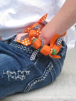 Candy Pumpkin Bracelets #Halloween #crafts #kids