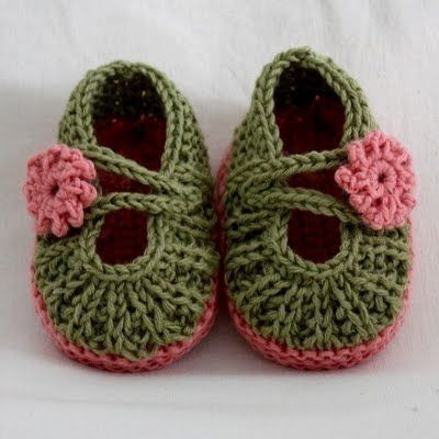 Cute crocheted baby Mary Janes with youtube tutorial