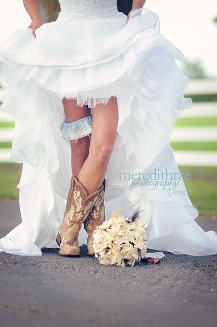 Cute pic of the boots, garter, and flowers