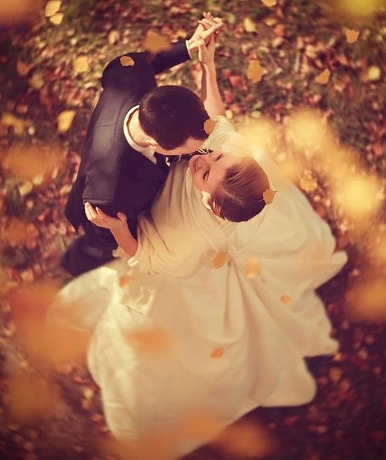 Fall wedding photo idea..