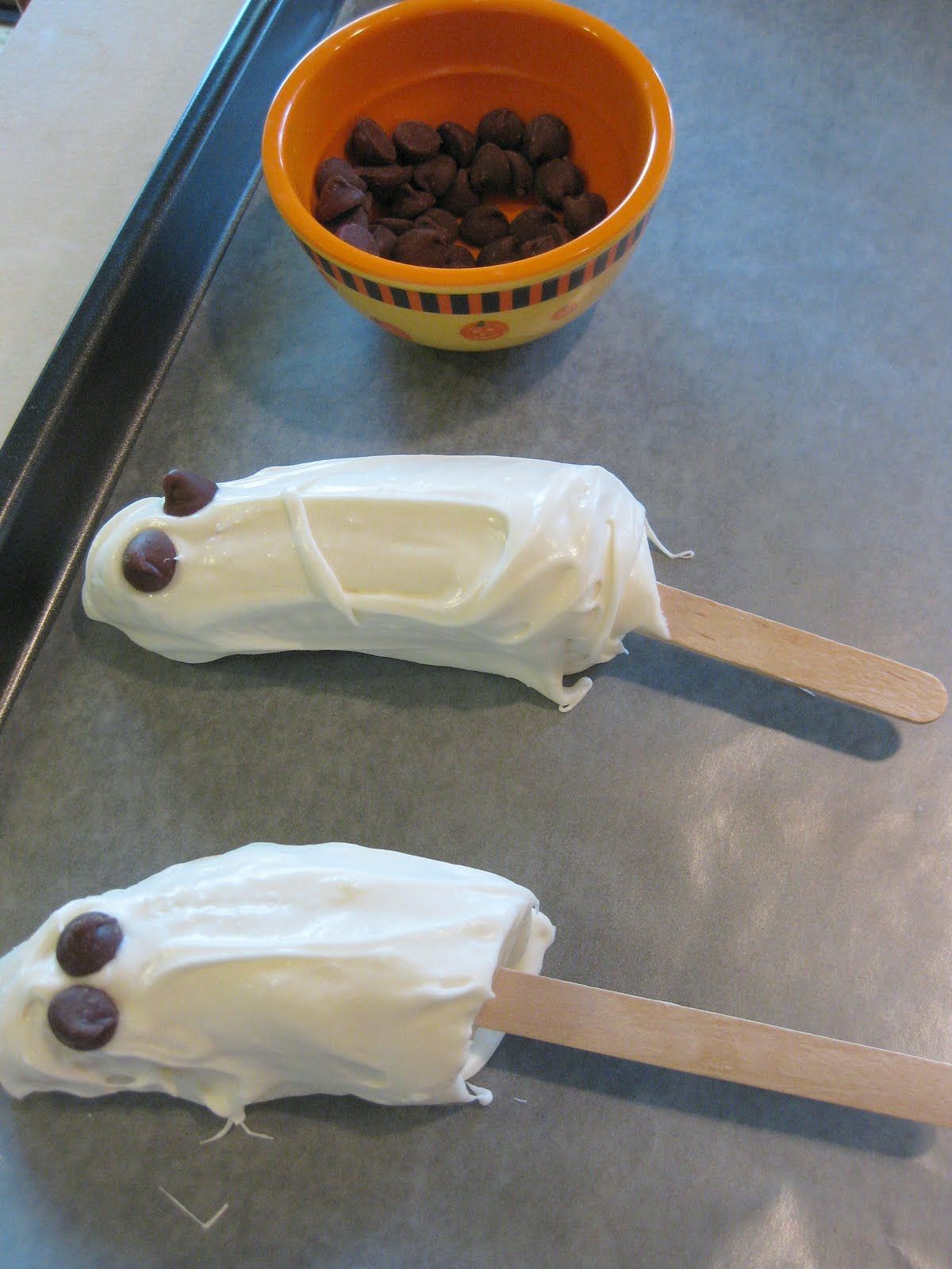 Ghost Banana: bananas dipped in white chocolate and frozen. Add chocolate chips