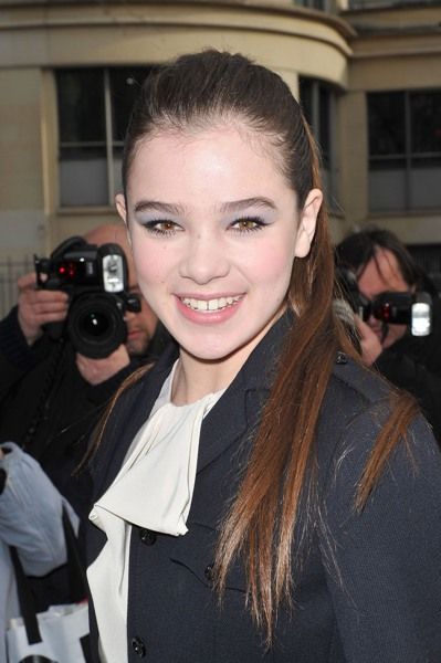 Hailee Steinfelds long, ponytail hairstyle