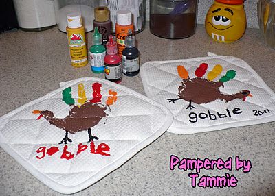 Handprint Turkey Potholders {Thanksgiving Craft}
