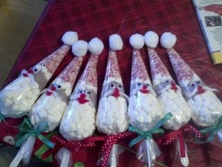 Individual Santa Hot Cocoa Bags! Fill Fill a clear cake decorating bags with pep