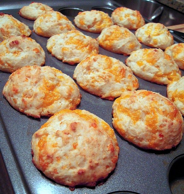 Jim n' Nick's cheesy biscuits // MUST make these — a thousand times bet