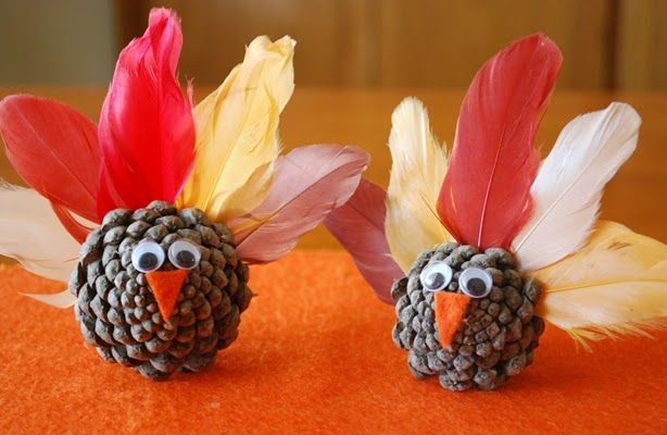 More Thanksgiving turkey crafts. Cute centerpiece.