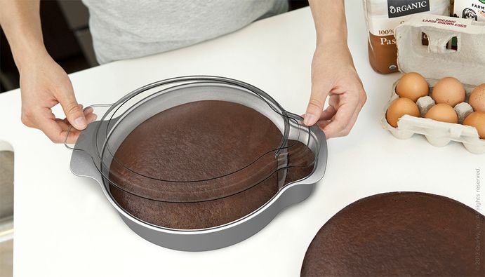 Nibble: A cake pan that lets you taste the cake without changing the shape of th