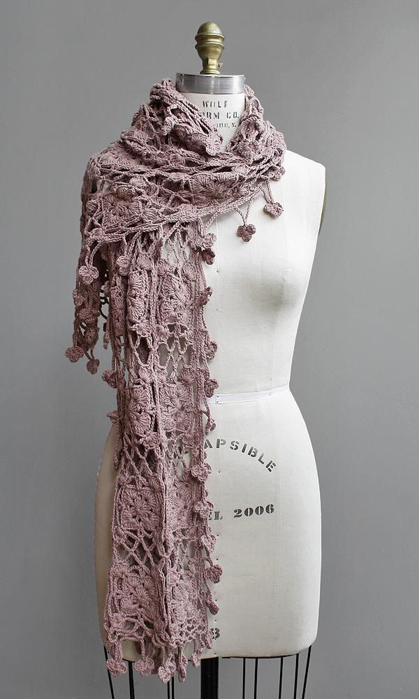 Pretty, again in pink.  I think I might have too many pink scarves already.   Bu