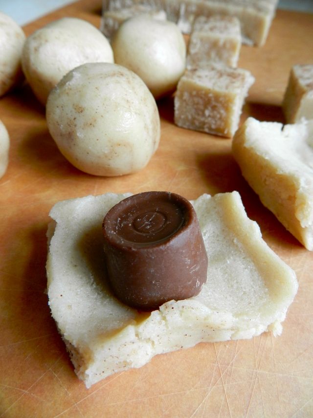ROLO STUFFED SUGAR COOKIES!!! These just made my Christmas baking list!