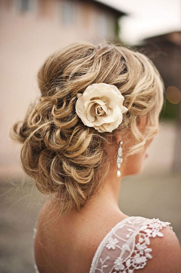 Romantic Wedding Hair Up Do's With Hair Jewelery