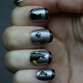 Shadows>Halloween nails.