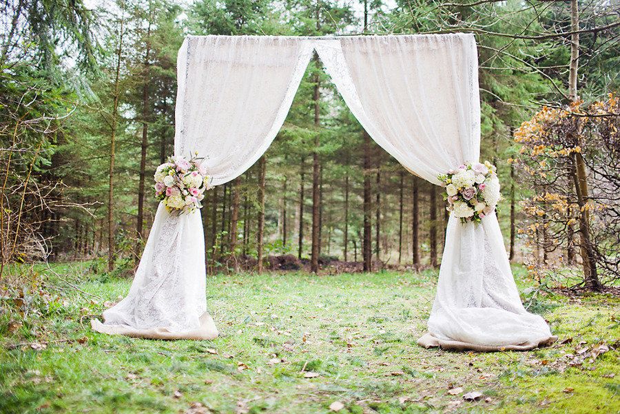 So simple and so gorgeous backdrop.