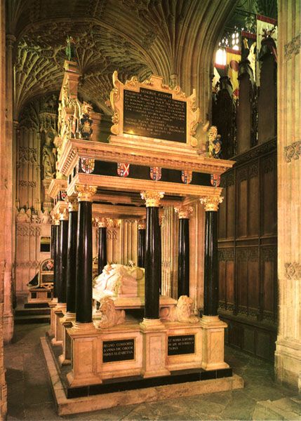 The tomb of Elizabeth, shared by her half sister Queen Mary I.