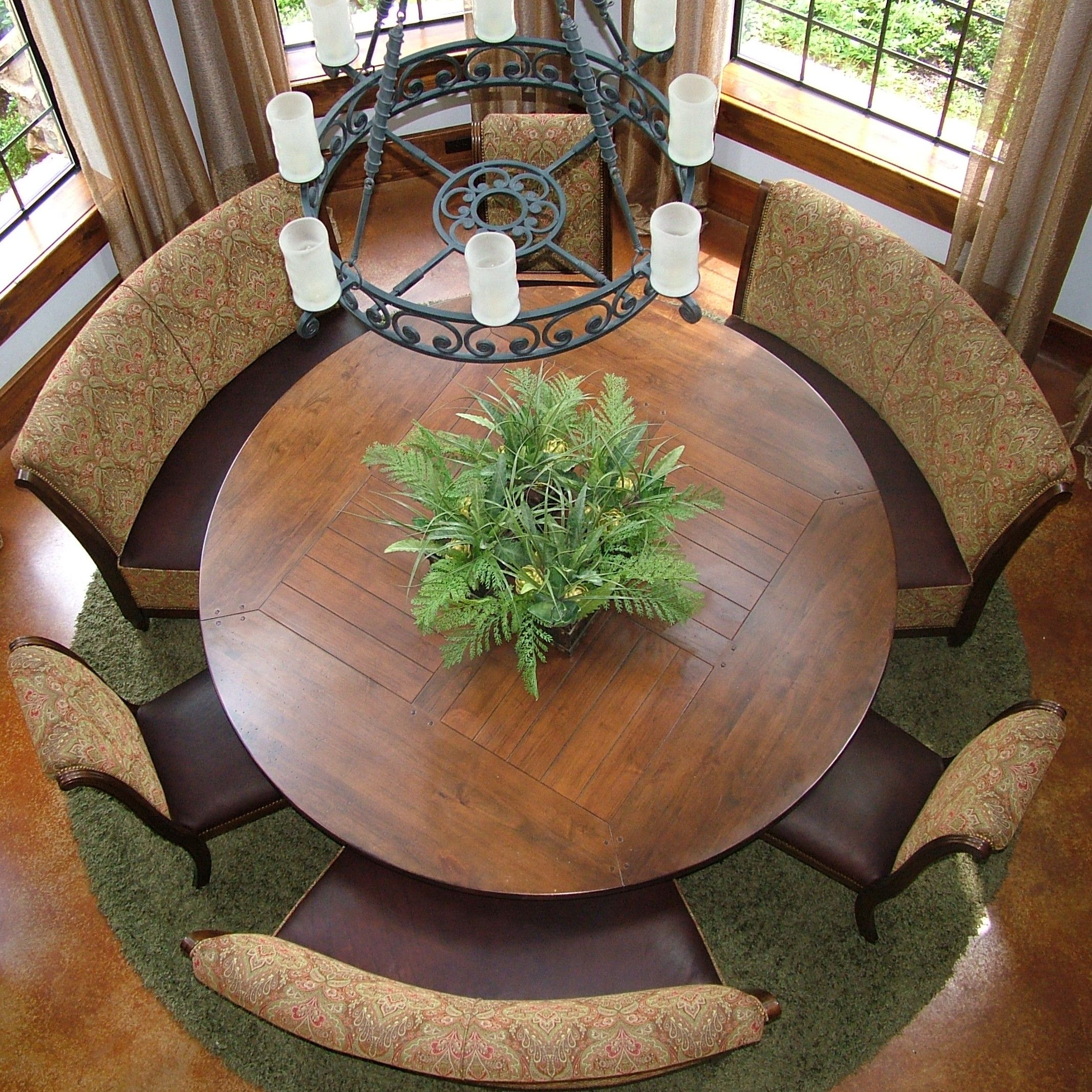 This is one of the nicest round table dining areas I’ve ever seen.