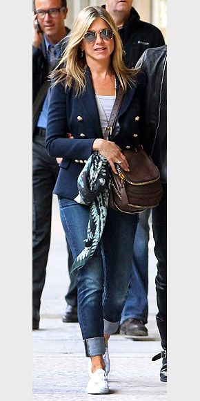 This is so simple, a tank, jeans, simple but luxe bag, then throw a crisp blazer