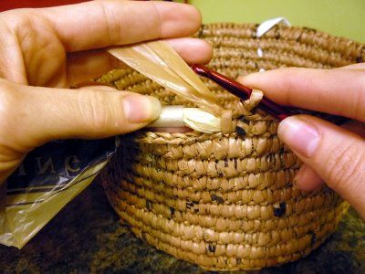Use plastic bags to crochet baskets! #reducereuserecycle