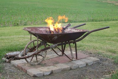 Wheelbarrow Fire Pit… Easy to dump ashes and start over!