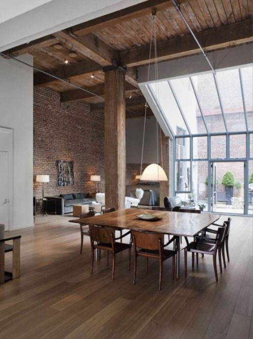 cool loft, love the table and chairs