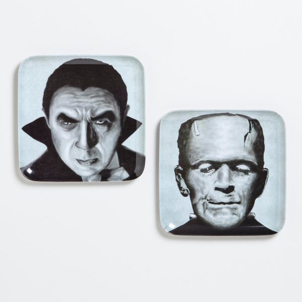 Frankenstein and Dracula appetizer plates -   40 Spooky Halloween Decorating Ideas for Your Stylish Home
