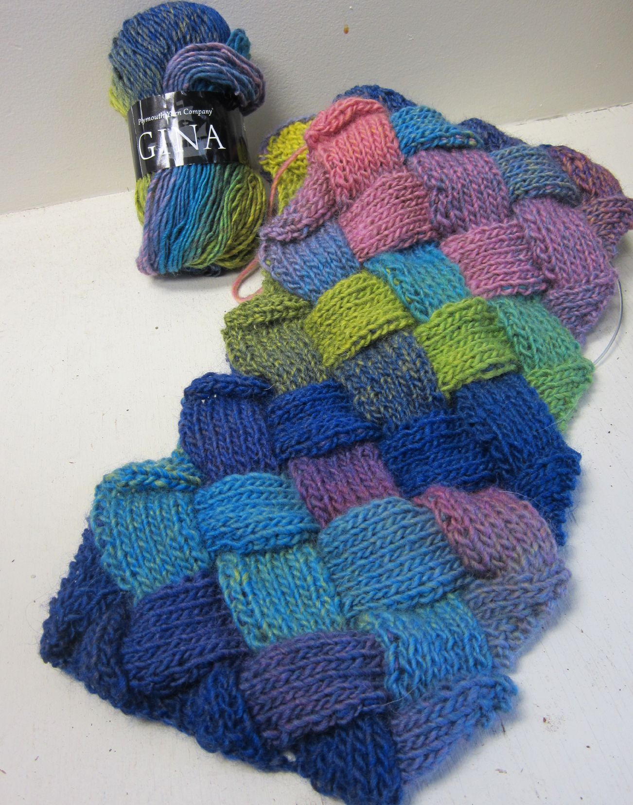Pattern: Entrelac Scarf by Freckles & Purls, available as a Ravelry ... -   Entrelac