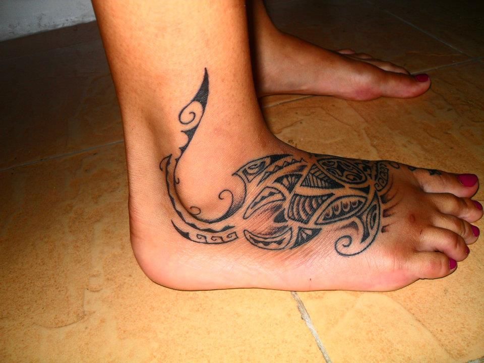 Tattooed Girl on Foot Arabesque style by Tamatoa Huuti Toulon -   Foot Arasbesque Tattoos