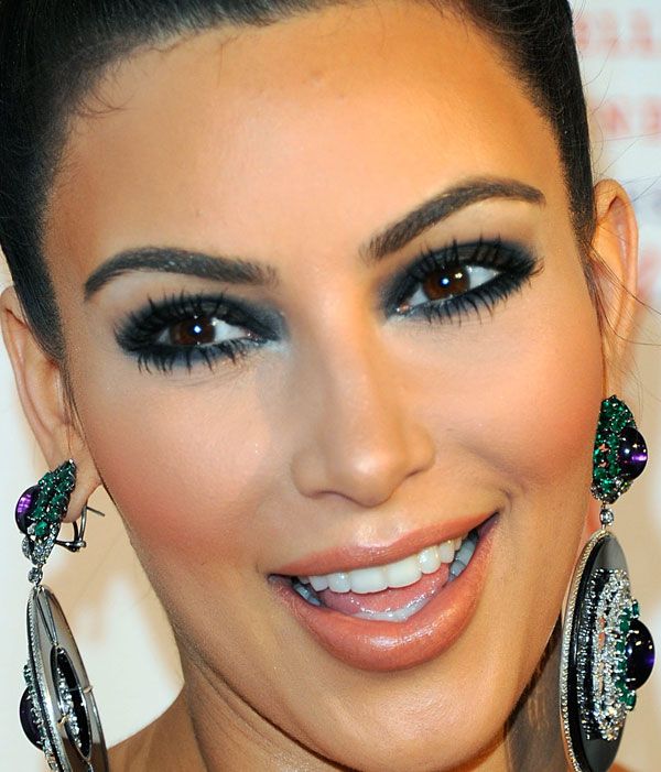 kim-kardashian-makeup-green