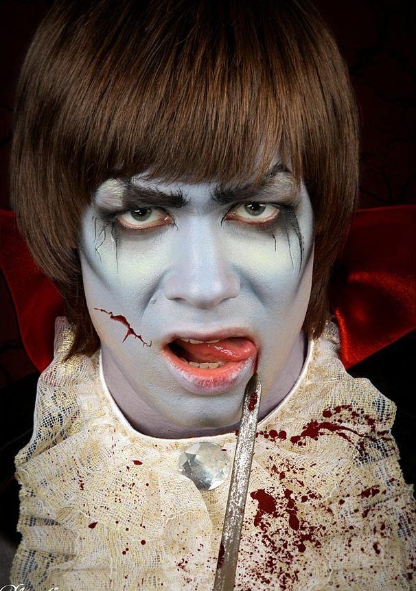 halloween makeup for men vamire costume castle blood -   Halloween Makeup Ideas