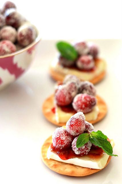 sparkling sugared cranberry brie bites – Christmas time!!
