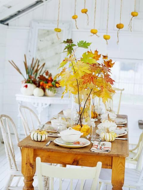 Autumn tablescape -   HOME DECORATIONS WITH FALL LEAVES