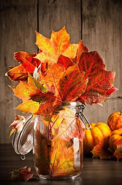 Easy autumn centerpiece -   HOME DECORATIONS WITH FALL LEAVES