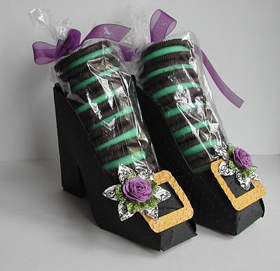 witches shoes for Halloween –  the cookies are genius! #halloween #treat