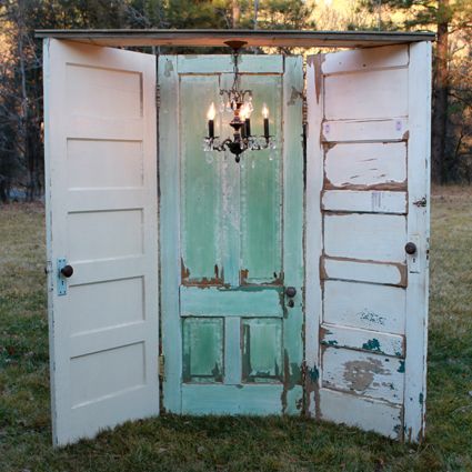 A different kind of photobooth backdrop – chandelier with three hinged doors