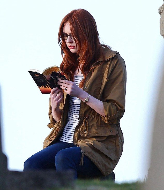 Amy Pond, reading in a graveyard. (Filming pics.)