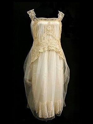 Brussels lace wedding dress: adorned with Irish Crochet