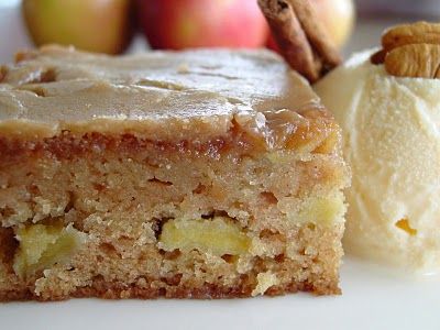 Caramel apple cake