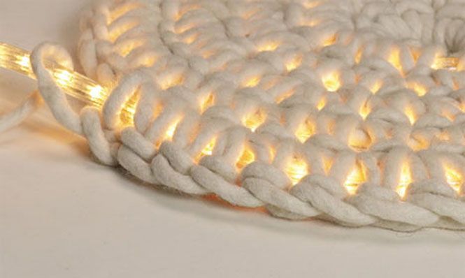 Crochet around rope light to make an outdoor floor mat. this is one of the coole
