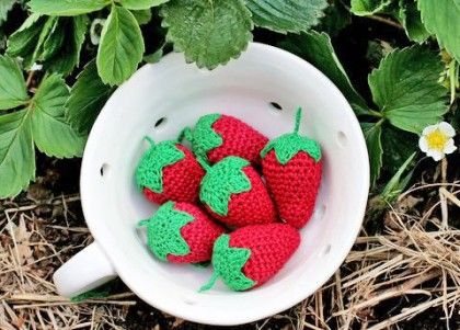Crochet strawberry pattern.