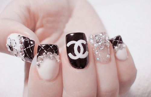 DIY: Chanel Nails