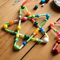 Easy star ornament for kids #diy #pipecleaners #christmas #ornaments #kids #craf