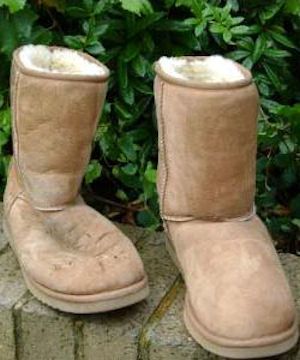 How to clean water and snow marks on your Ugg boots… or suede.