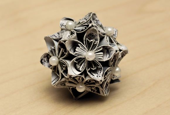 Japanese Kusudama- These would make great Christmas ornaments! #Paper #Craft #DI