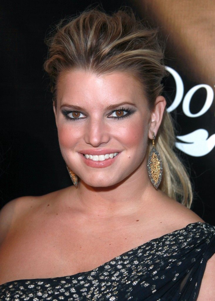 Jessica Simpsons long loose ponytail hairstyle