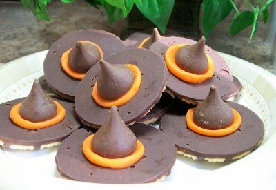 Love these as treats to send to school for Halloween – upside down fudge stripe