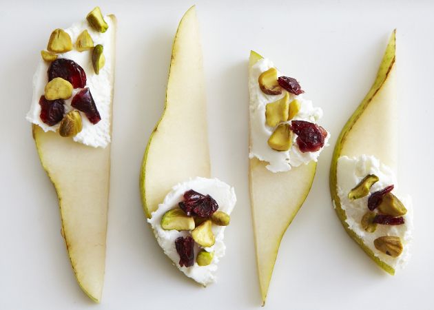 PEARS WITH GOAT CHEESE AND PISTACHIOS – This looks amazing!