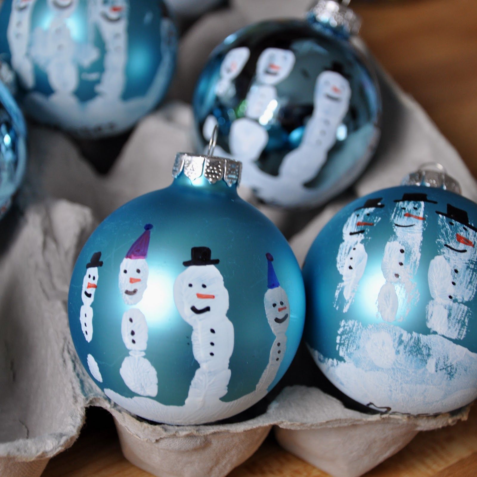 Perfect for parent Christmas gift! Handprint snowman ornament. :)