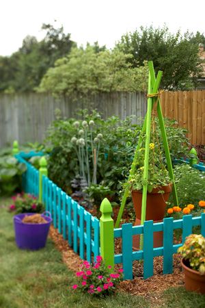 Project 1: Garden Fence  Two ways to brighten your fences and keep curious critt