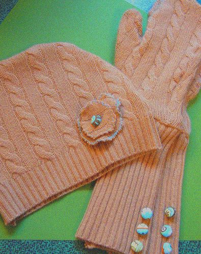 Recycled cashmere sweater to mittens and beanie